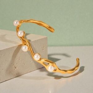 New Gold-Tone Stainless Steel Pearl Cuff Bracelet – Open Bangle, Elegant & Timel
